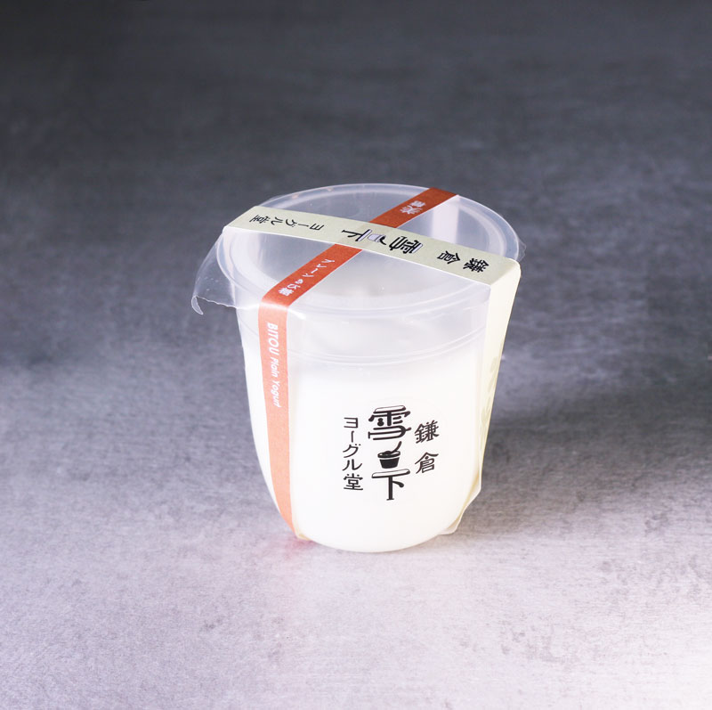ヨーグルト 美糖 [びとう]  (きび糖を使った微糖のプレーンヨーグルト)　380円(税込)